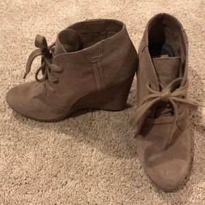 Women’s wedge booties size 7.5